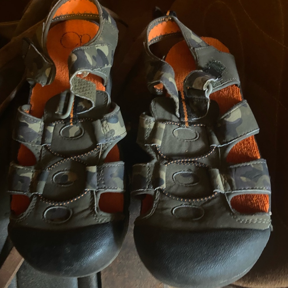 Kids Camouflage Sandals size 4